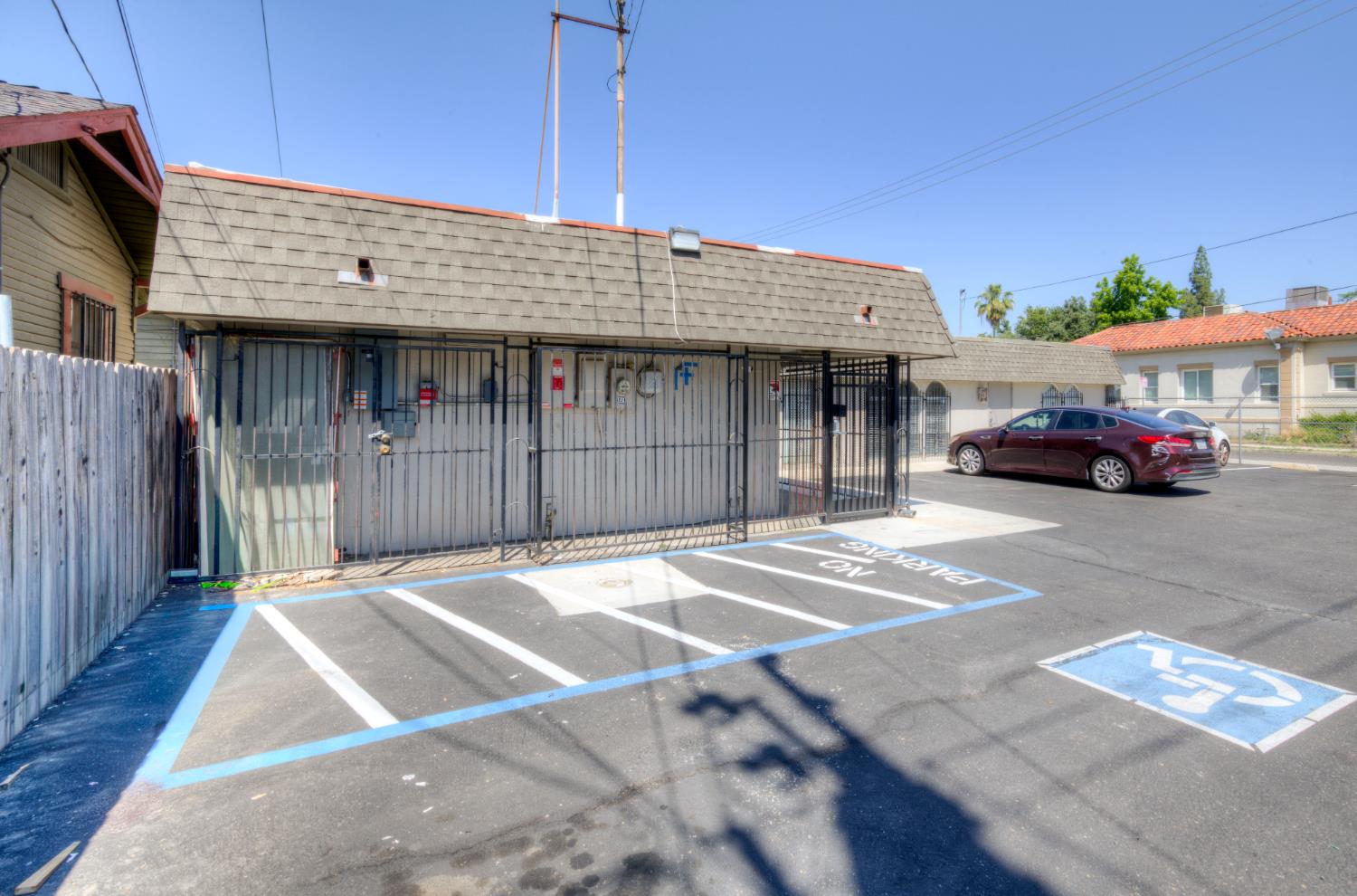 190 N Van Ness Ave, Fresno, CA 93701