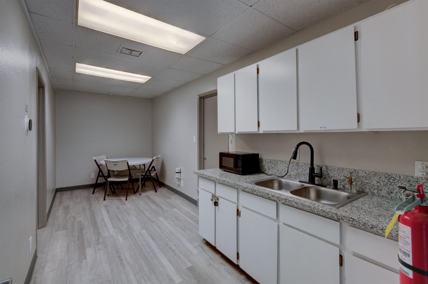 190 N Van Ness Ave, Fresno, CA 93701