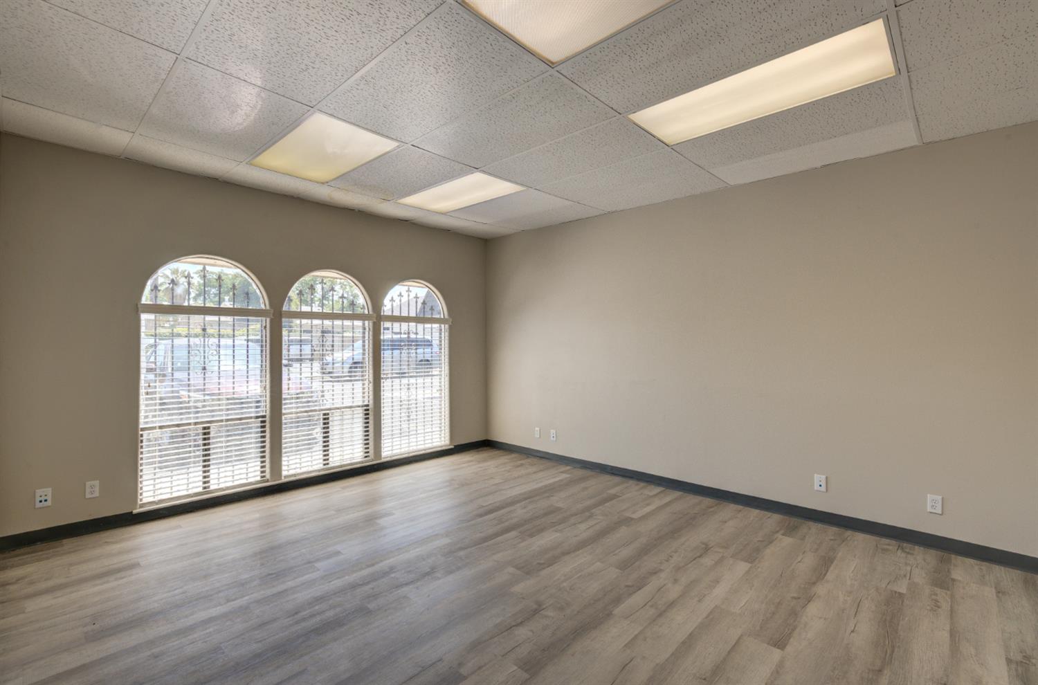 190 N Van Ness Ave, Fresno, CA 93701