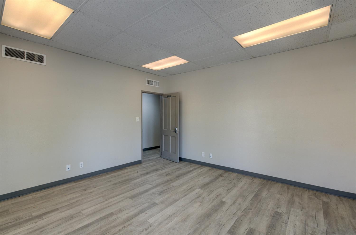 190 N Van Ness Ave, Fresno, CA 93701