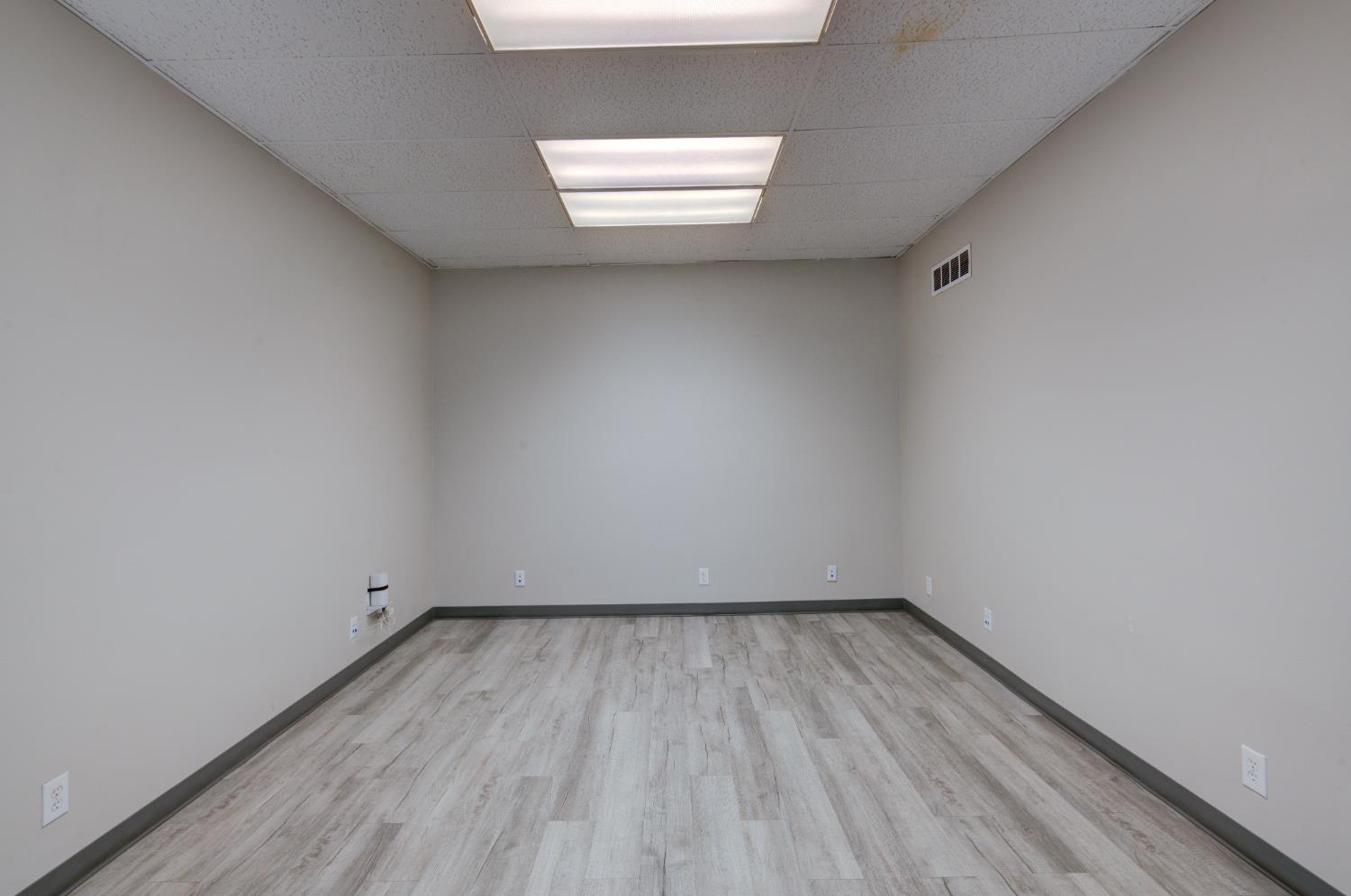 190 N Van Ness Ave, Fresno, CA 93701
