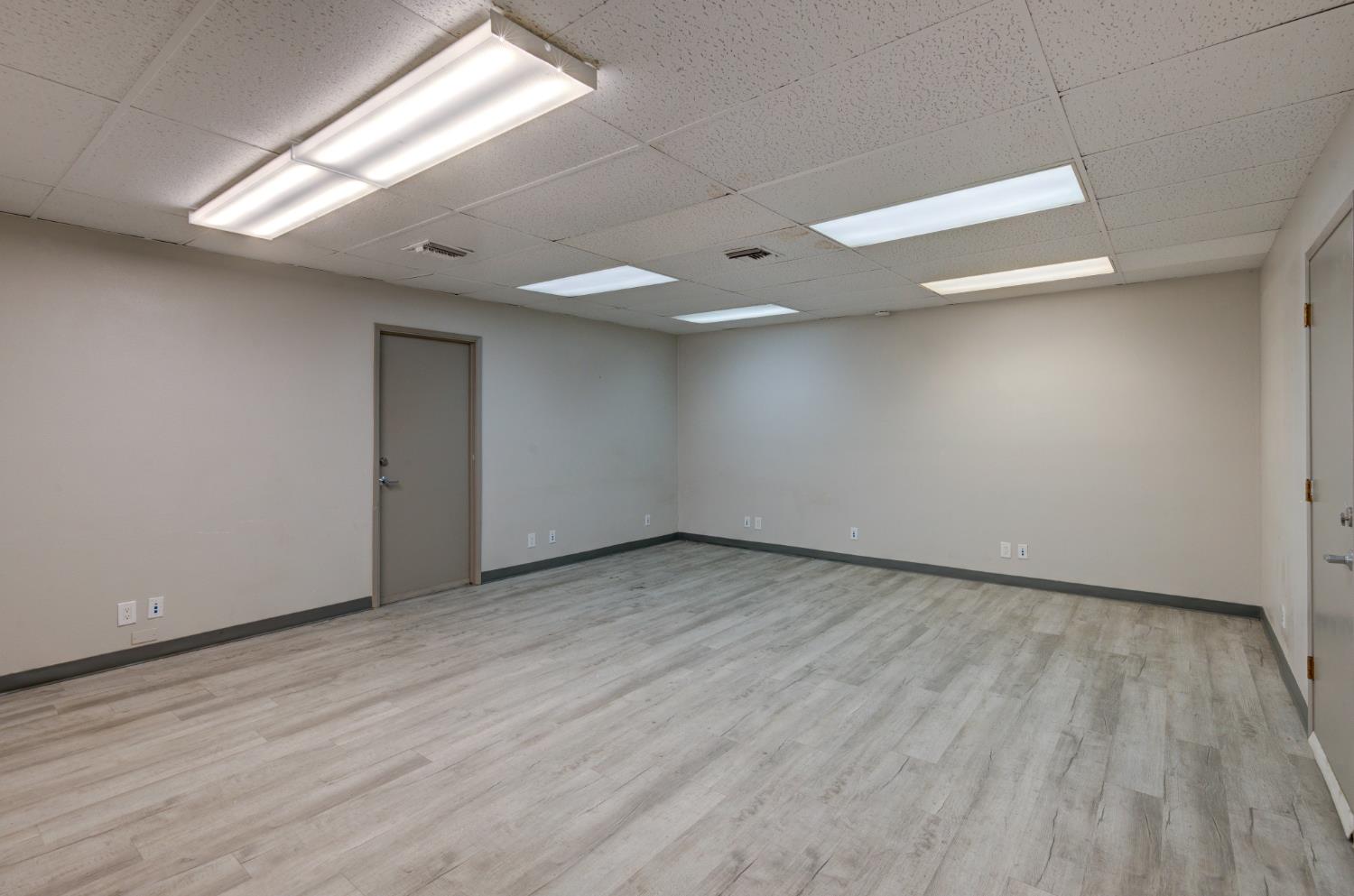 190 N Van Ness Ave, Fresno, CA 93701