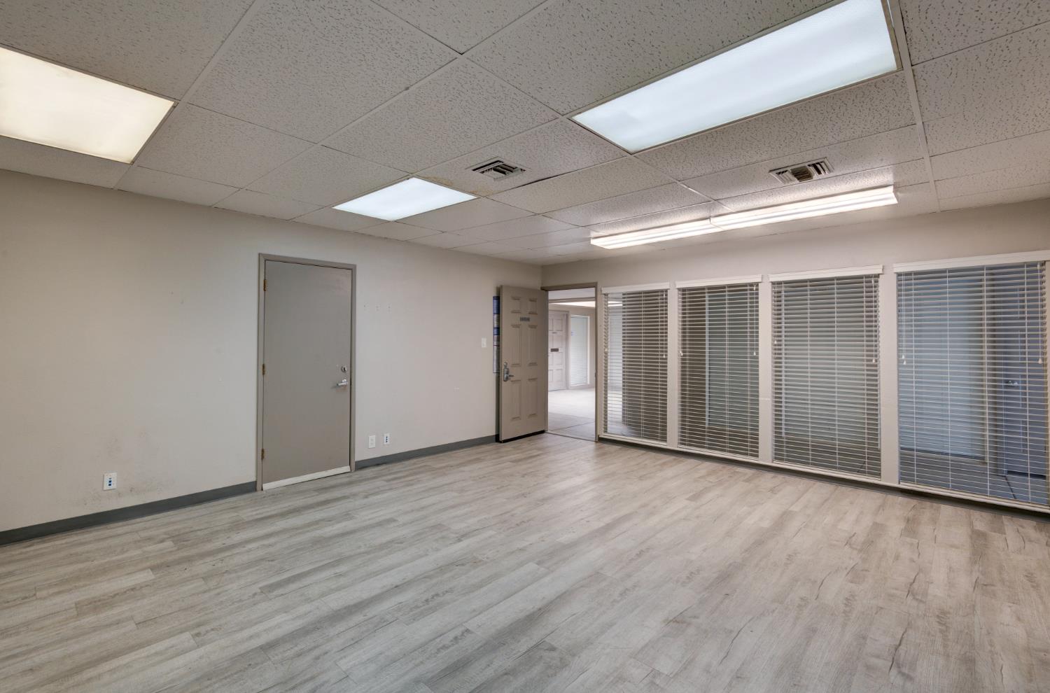 190 N Van Ness Ave, Fresno, CA 93701