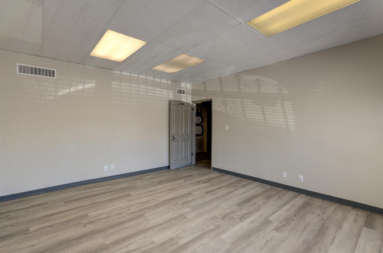 190 N Van Ness Ave, Fresno, CA 93701