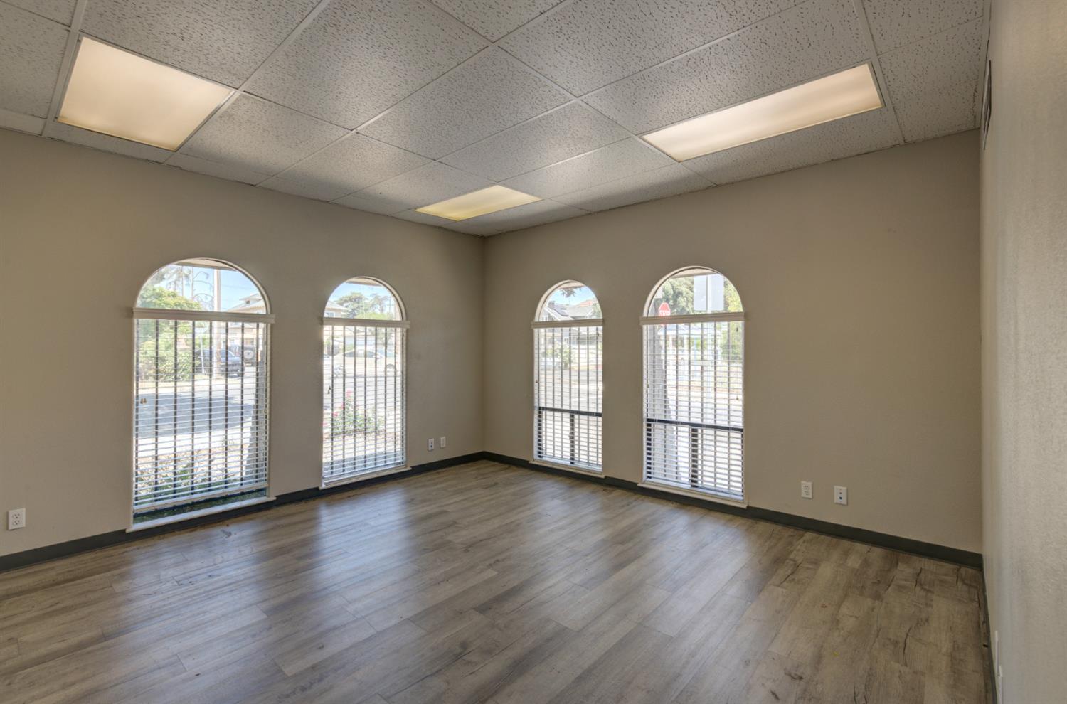 190 N Van Ness Ave, Fresno, CA 93701
