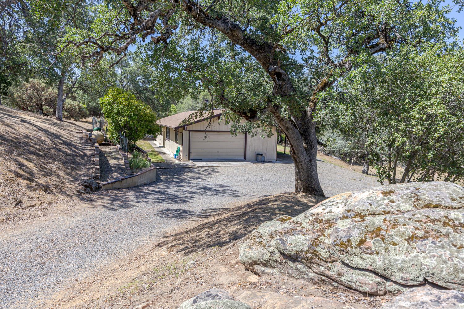 36846 Batti Rd, Coarsegold, CA 93614