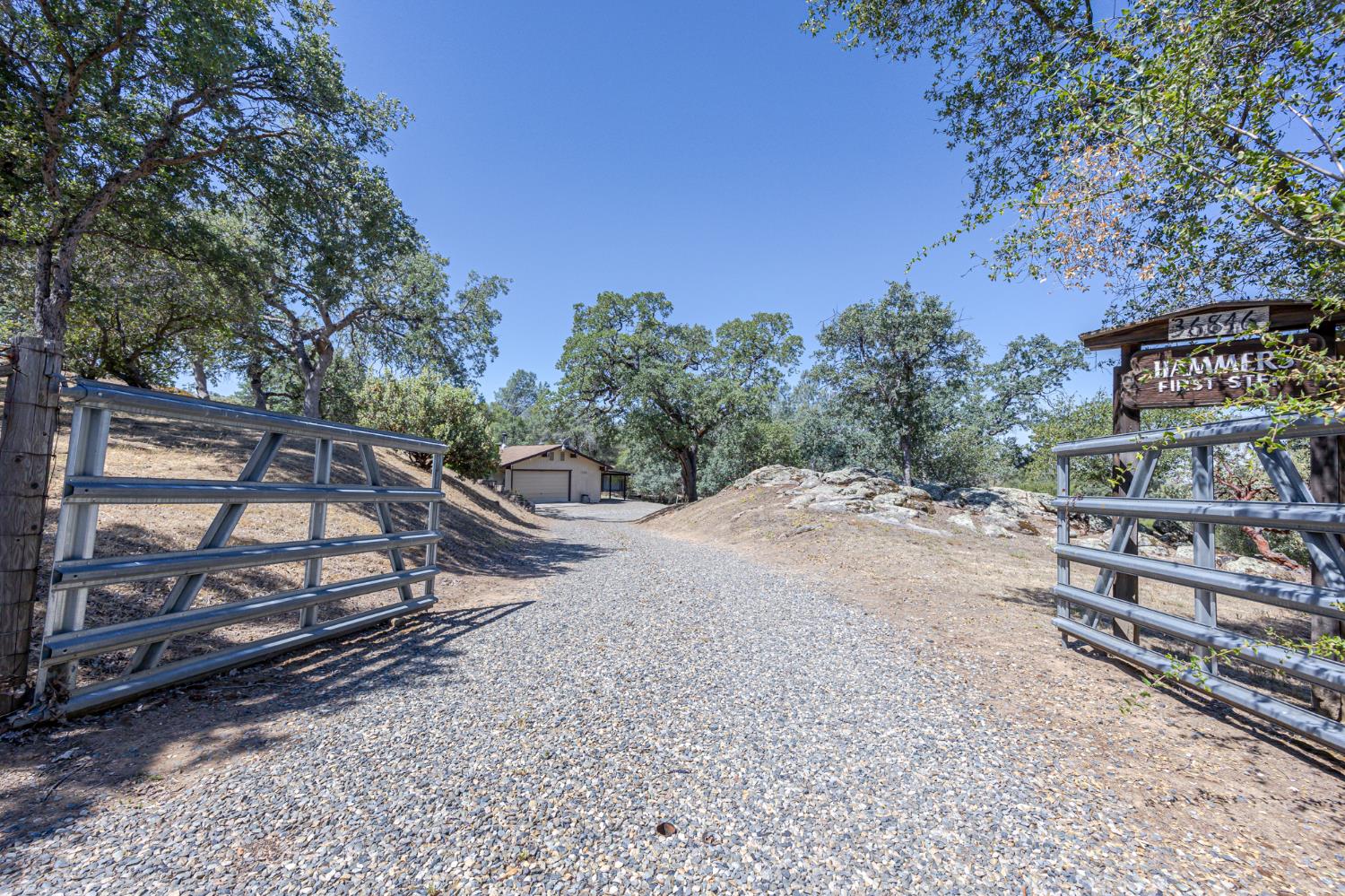 36846 Batti Rd, Coarsegold, CA 93614