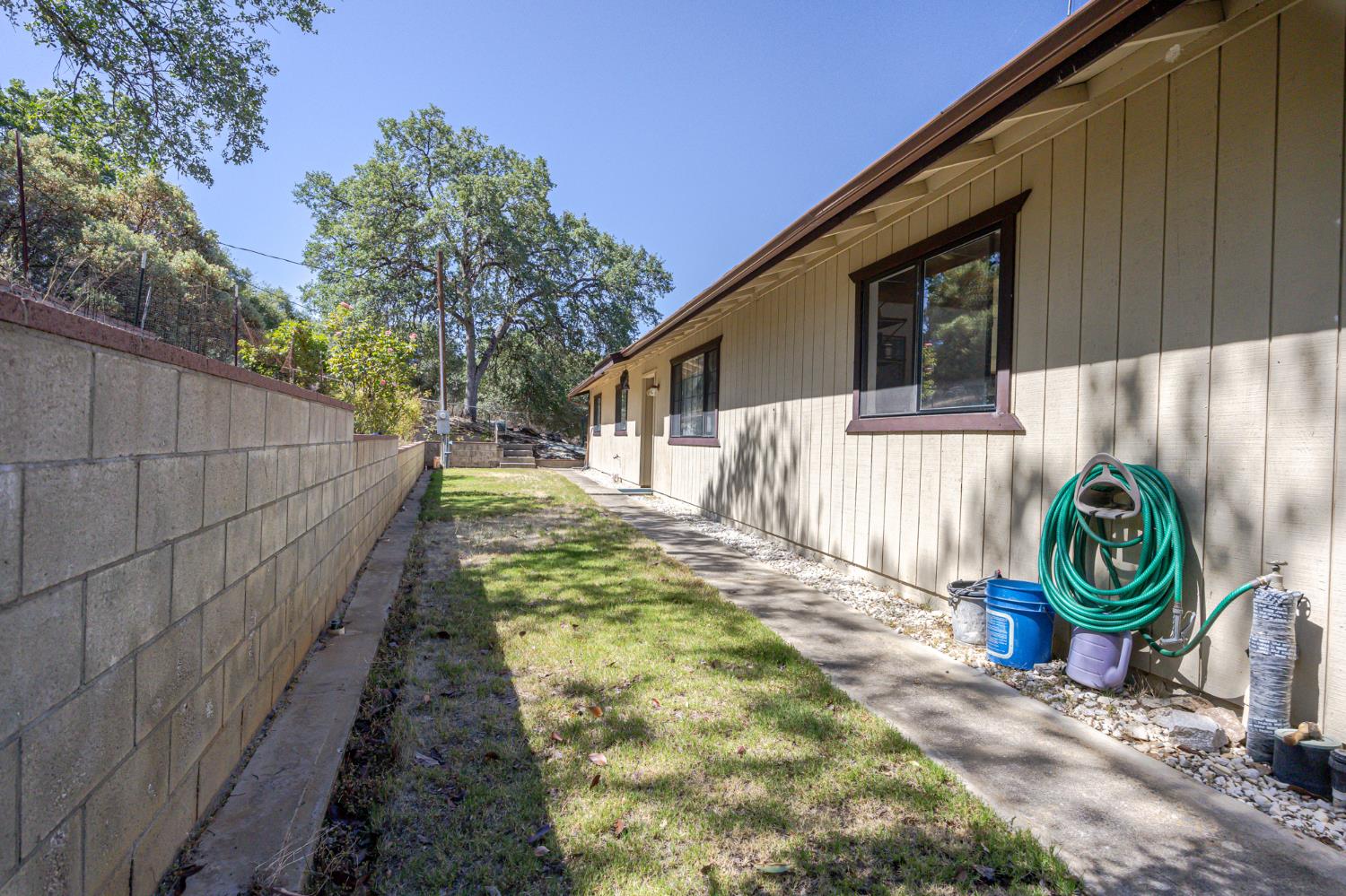36846 Batti Rd, Coarsegold, CA 93614