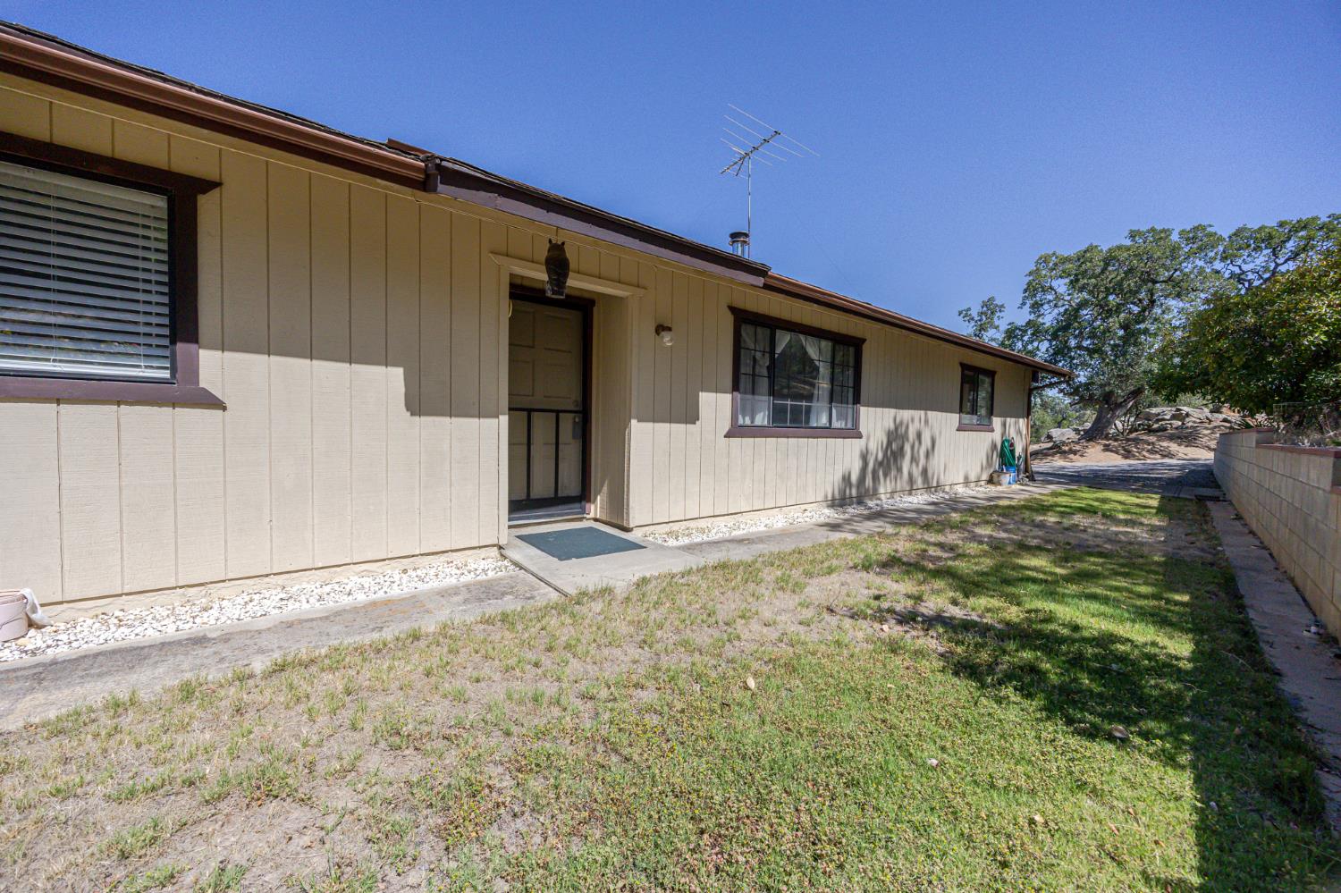 36846 Batti Rd, Coarsegold, CA 93614
