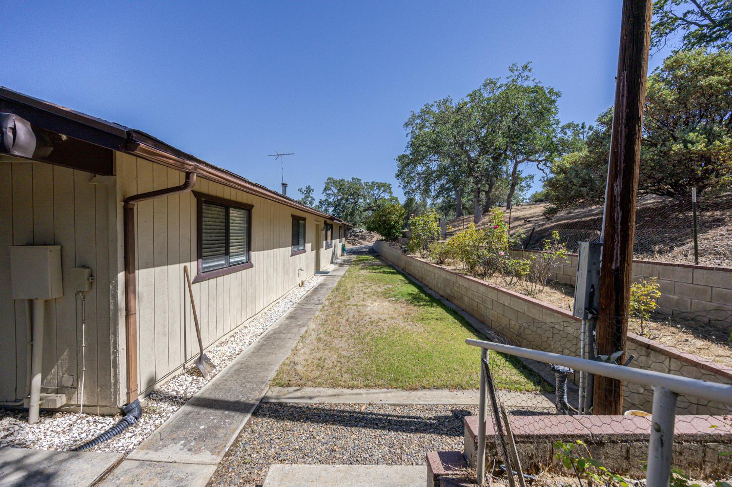 36846 Batti Rd, Coarsegold, CA 93614