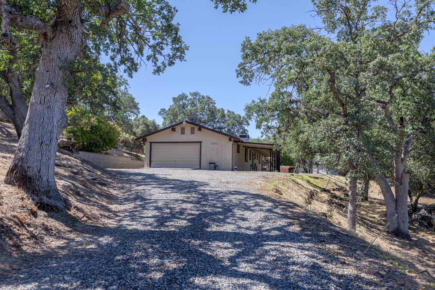 36846 Batti Rd, Coarsegold, CA 93614