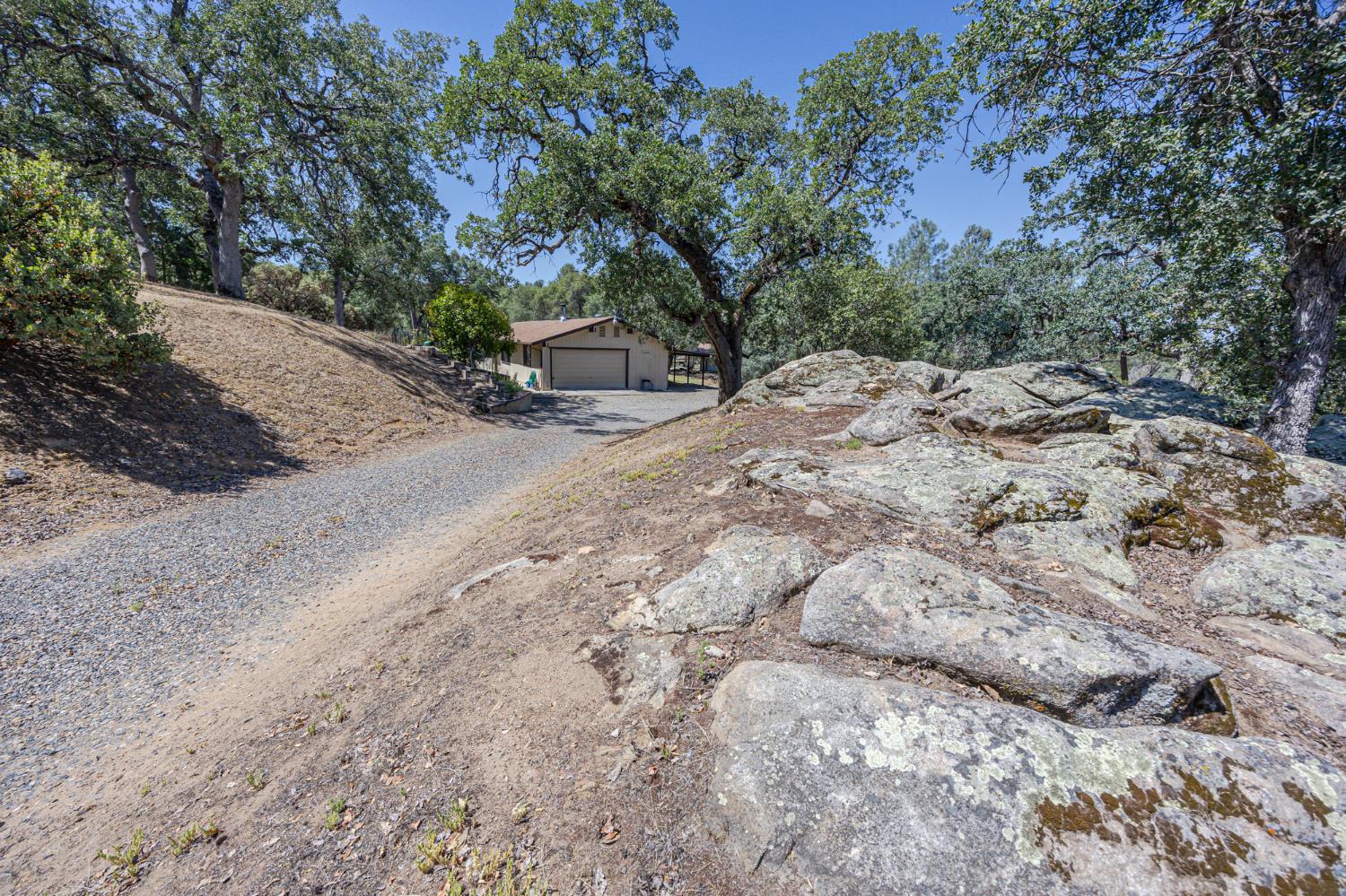 36846 Batti Rd, Coarsegold, CA 93614