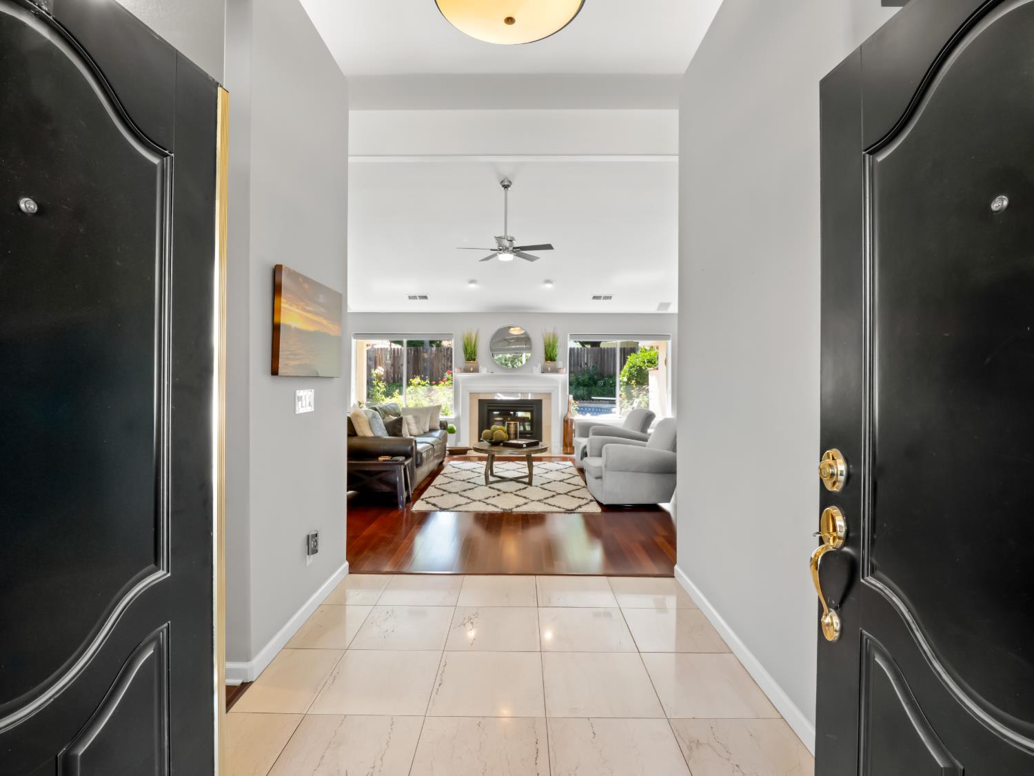 9377 N Saint Martin Dr, Fresno, CA 93720