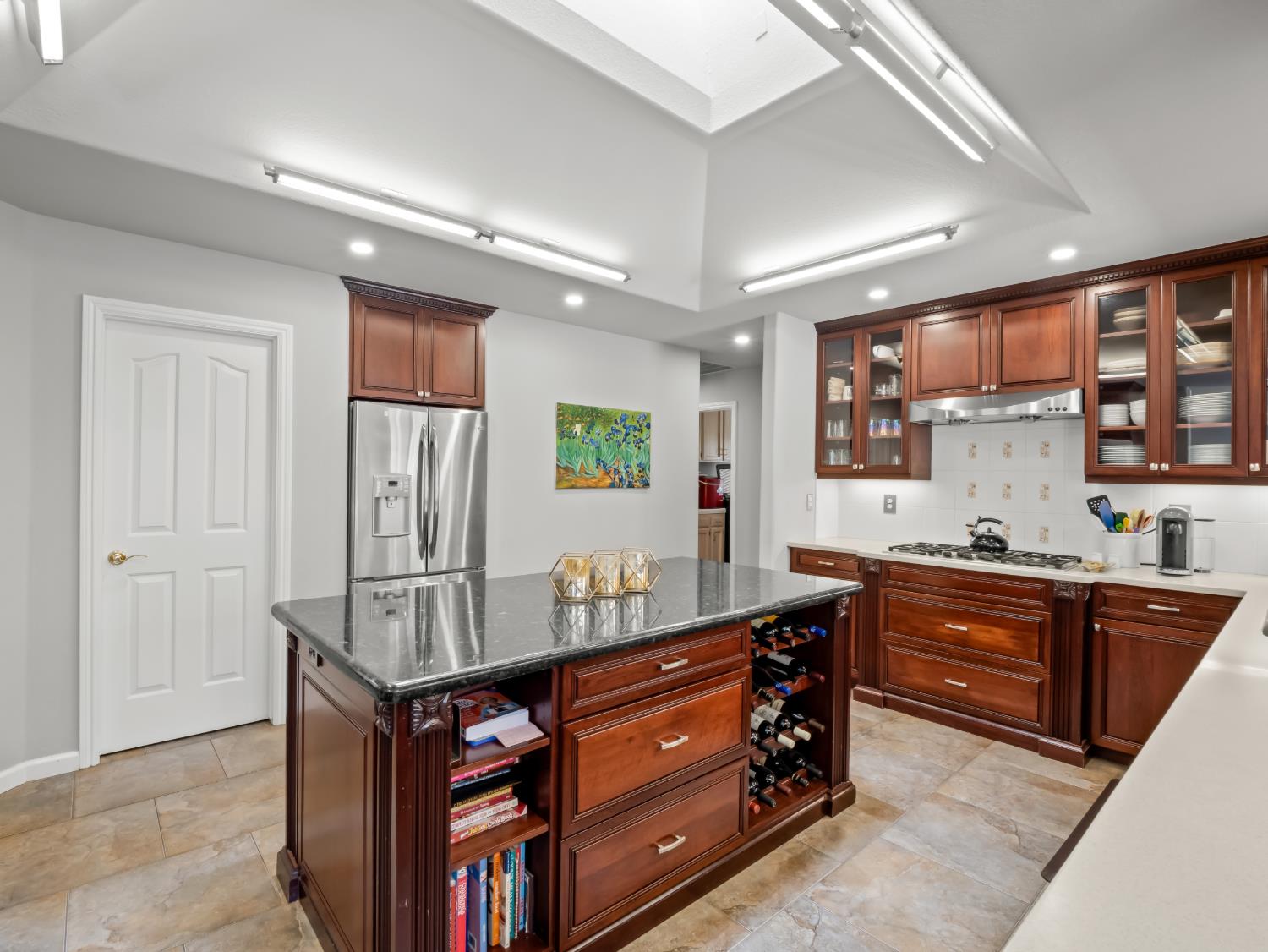 9377 N Saint Martin Dr, Fresno, CA 93720