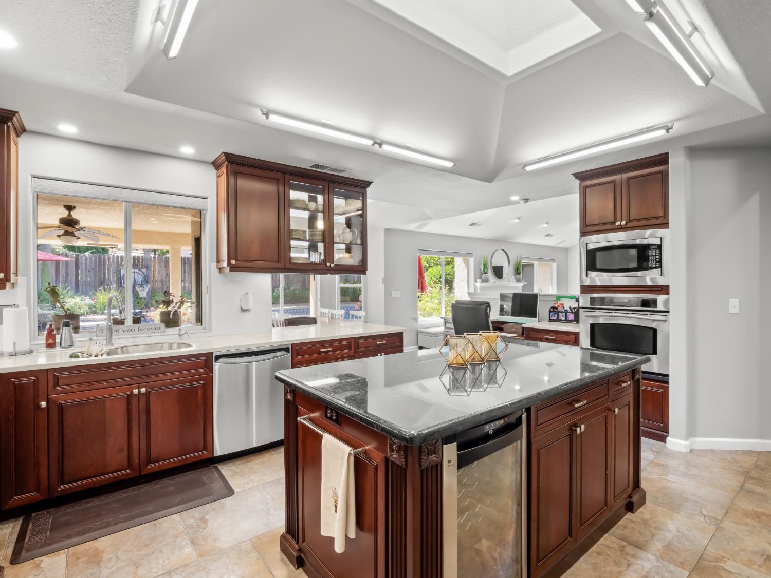 9377 N Saint Martin Dr, Fresno, CA 93720
