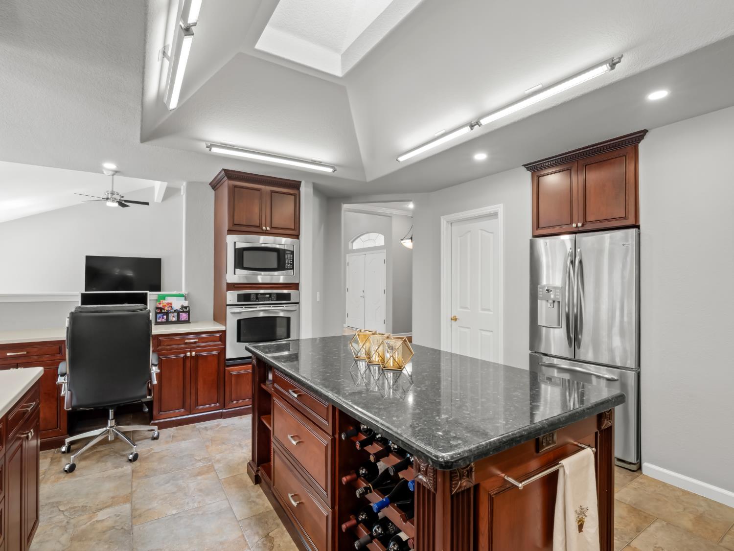 9377 N Saint Martin Dr, Fresno, CA 93720