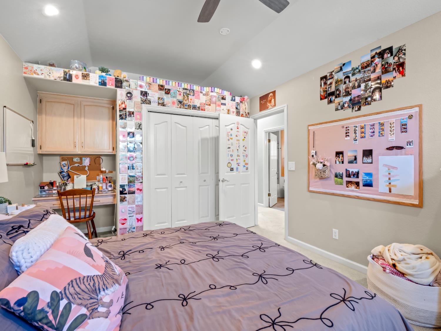 9377 N Saint Martin Dr, Fresno, CA 93720