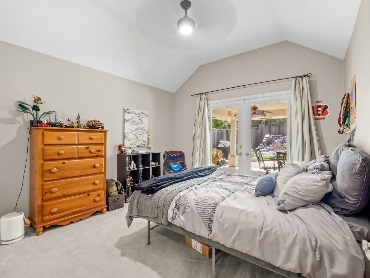 9377 N Saint Martin Dr, Fresno, CA 93720