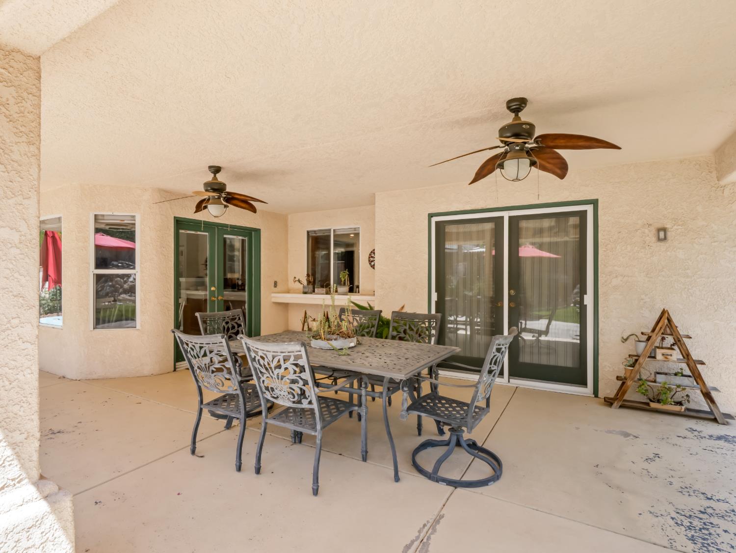 9377 N Saint Martin Dr, Fresno, CA 93720