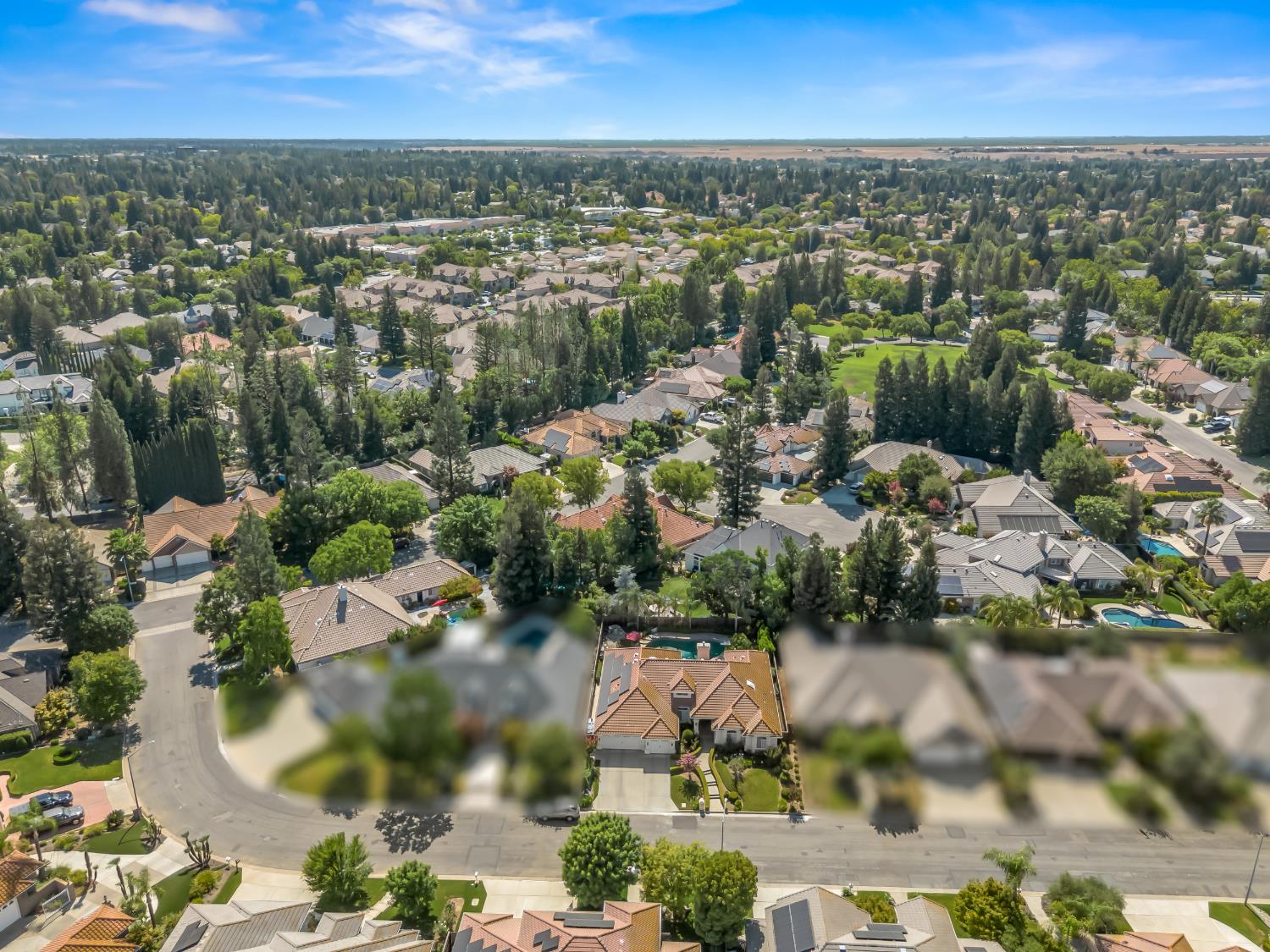 9377 N Saint Martin Dr, Fresno, CA 93720