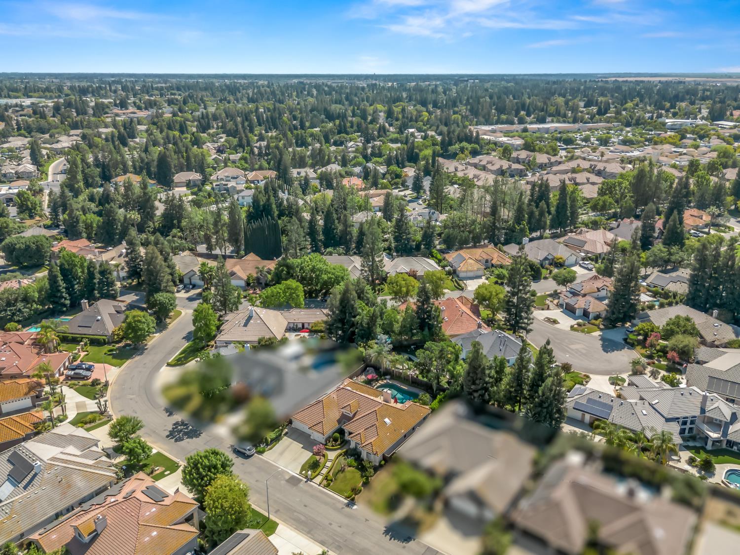 9377 N Saint Martin Dr, Fresno, CA 93720