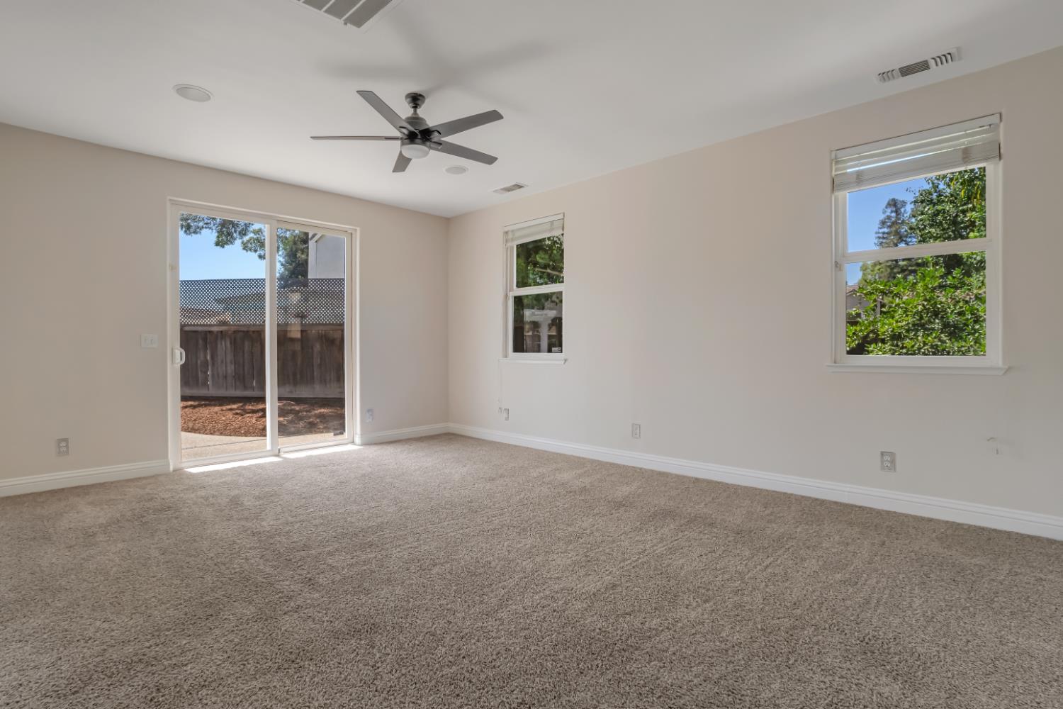 7188 N Stacia Ave, Fresno, CA 93720