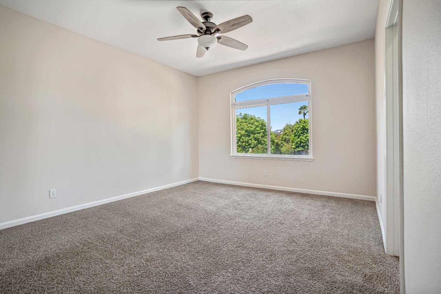7188 N Stacia Ave, Fresno, CA 93720