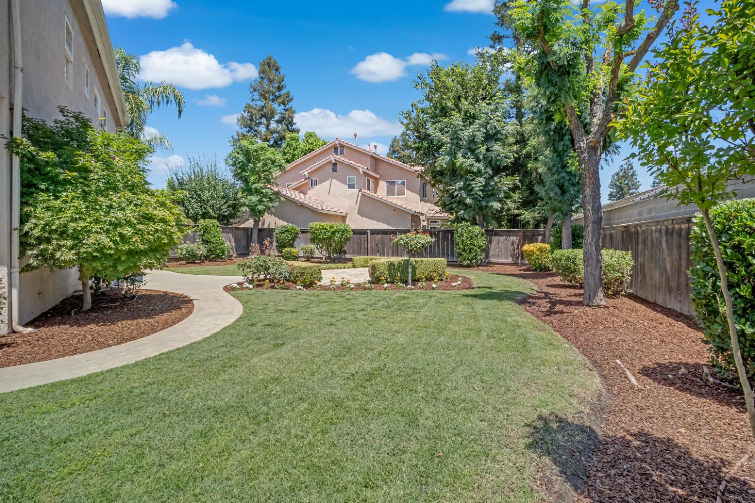 7188 N Stacia Ave, Fresno, CA 93720