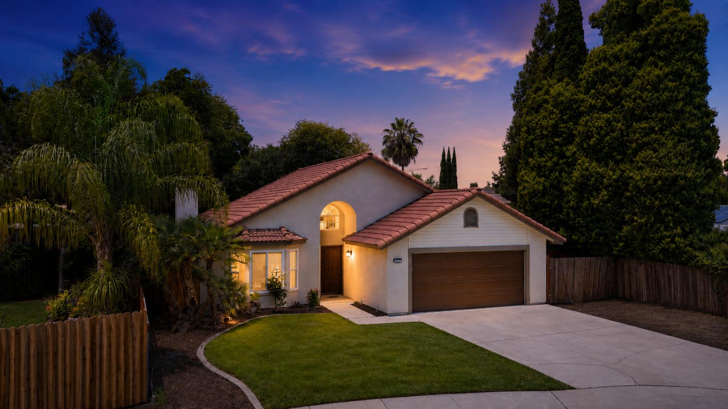 126 kelly Ct, Clovis, CA 93611
