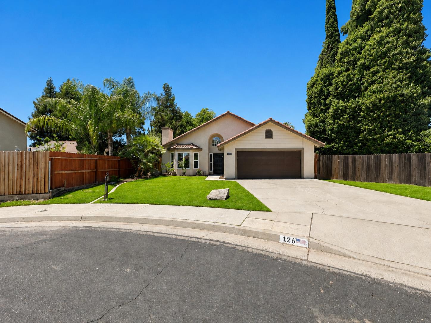 126 kelly, Clovis, CA 93611