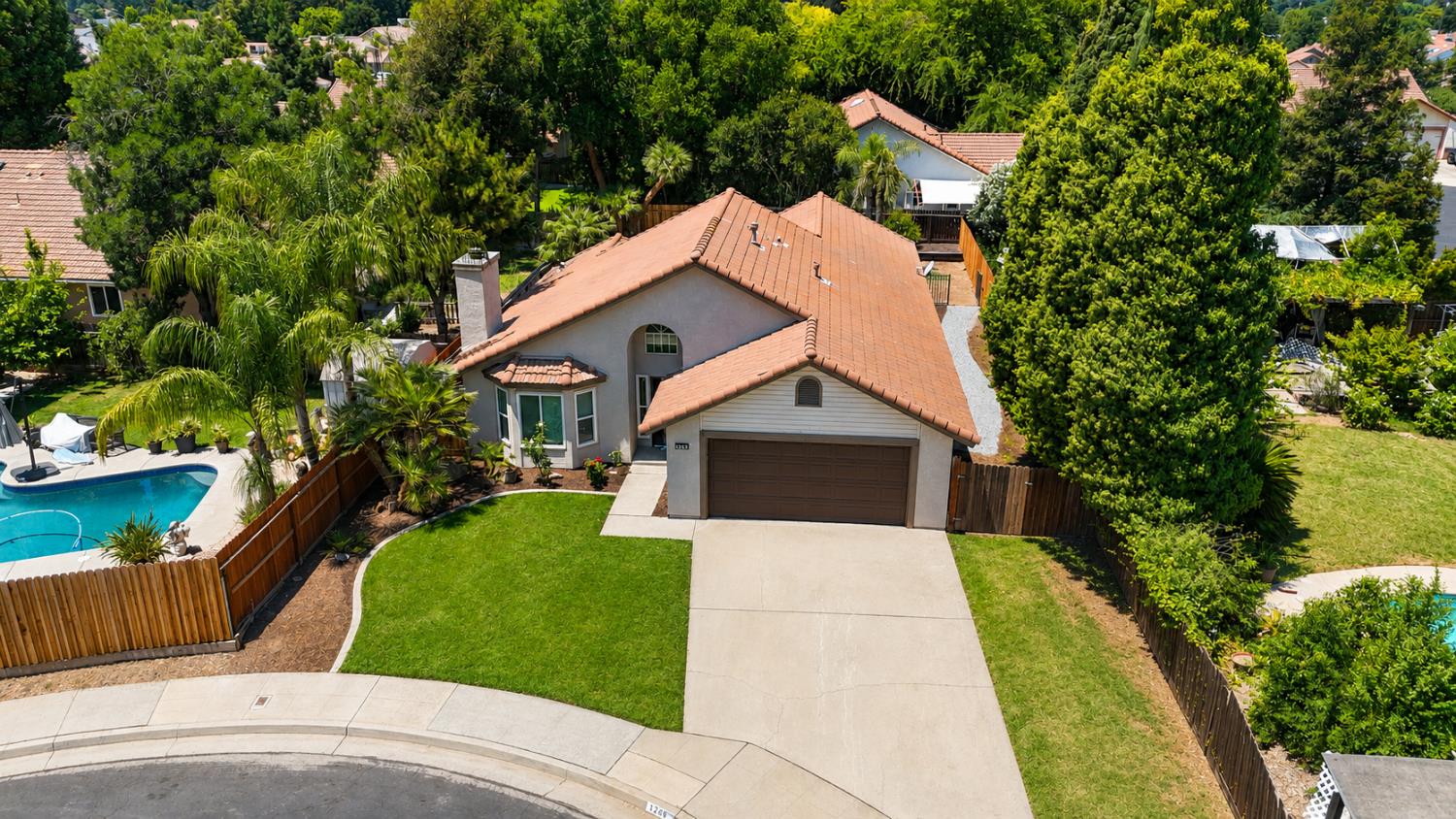126 kelly, Clovis, CA 93611