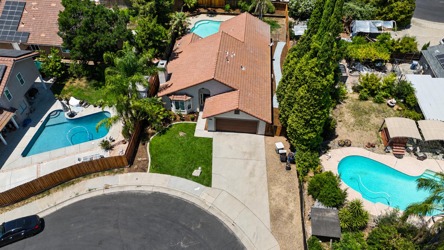 126 kelly, Clovis, CA 93611