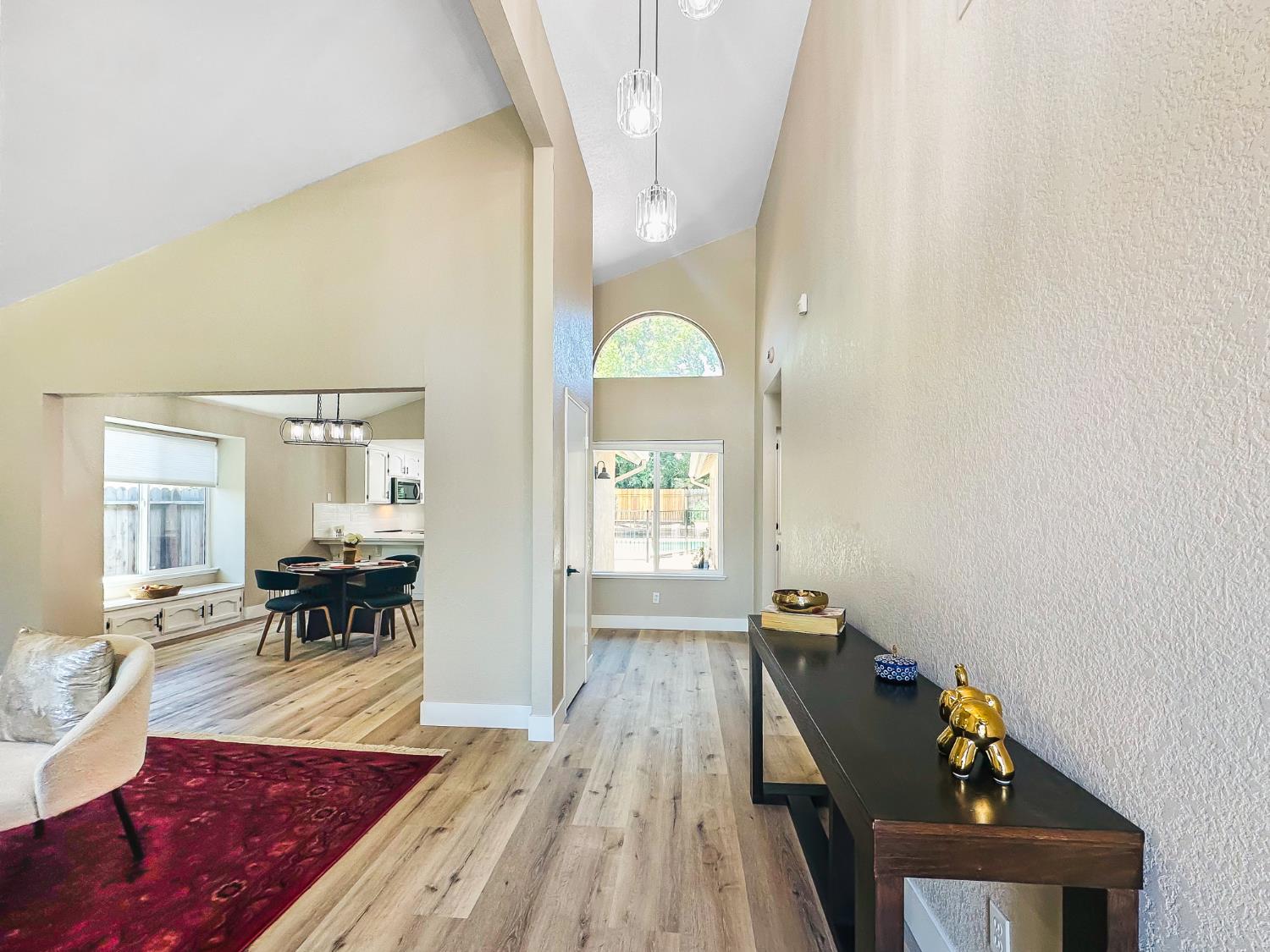 126 kelly, Clovis, CA 93611