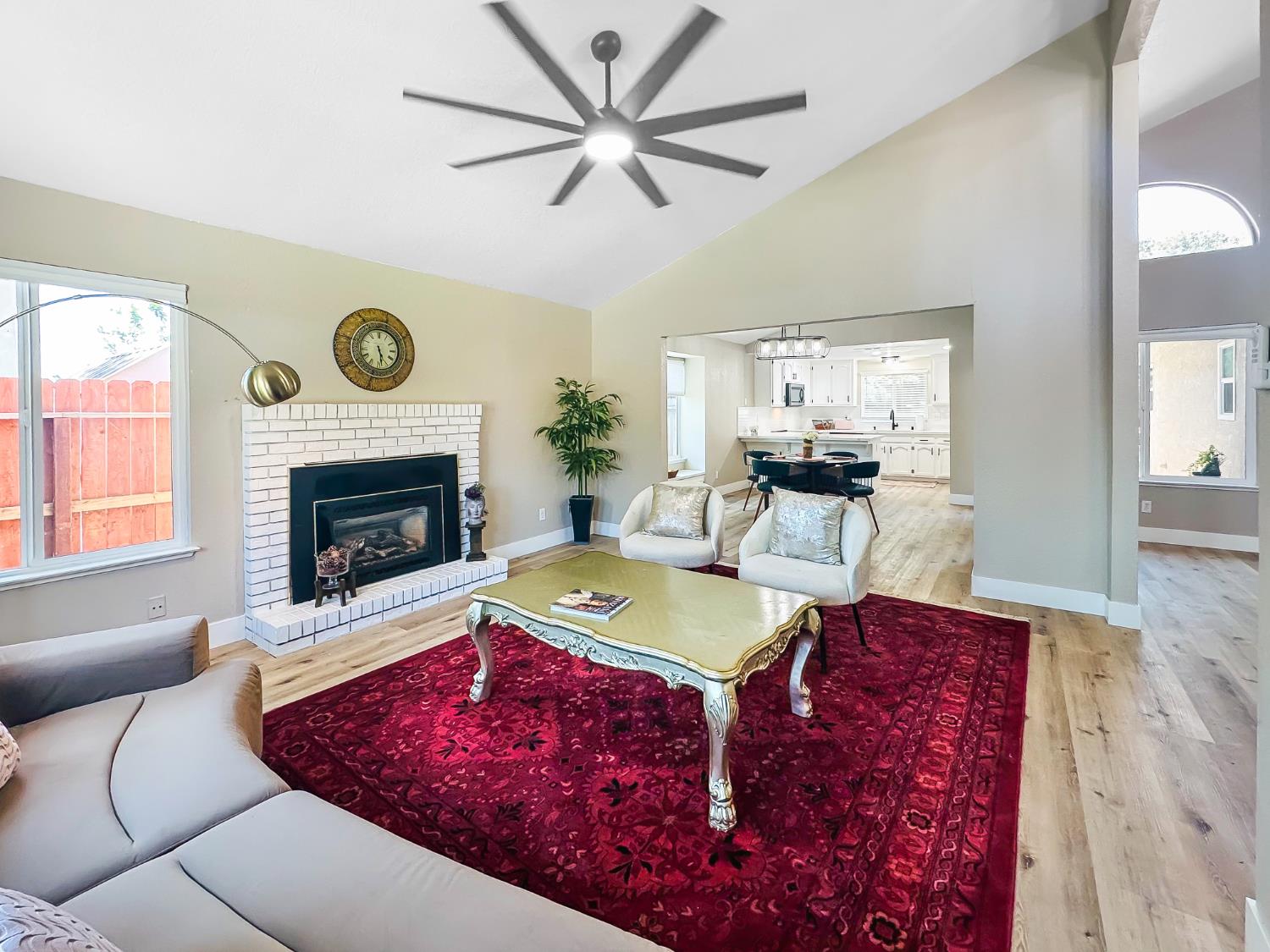 126 kelly, Clovis, CA 93611