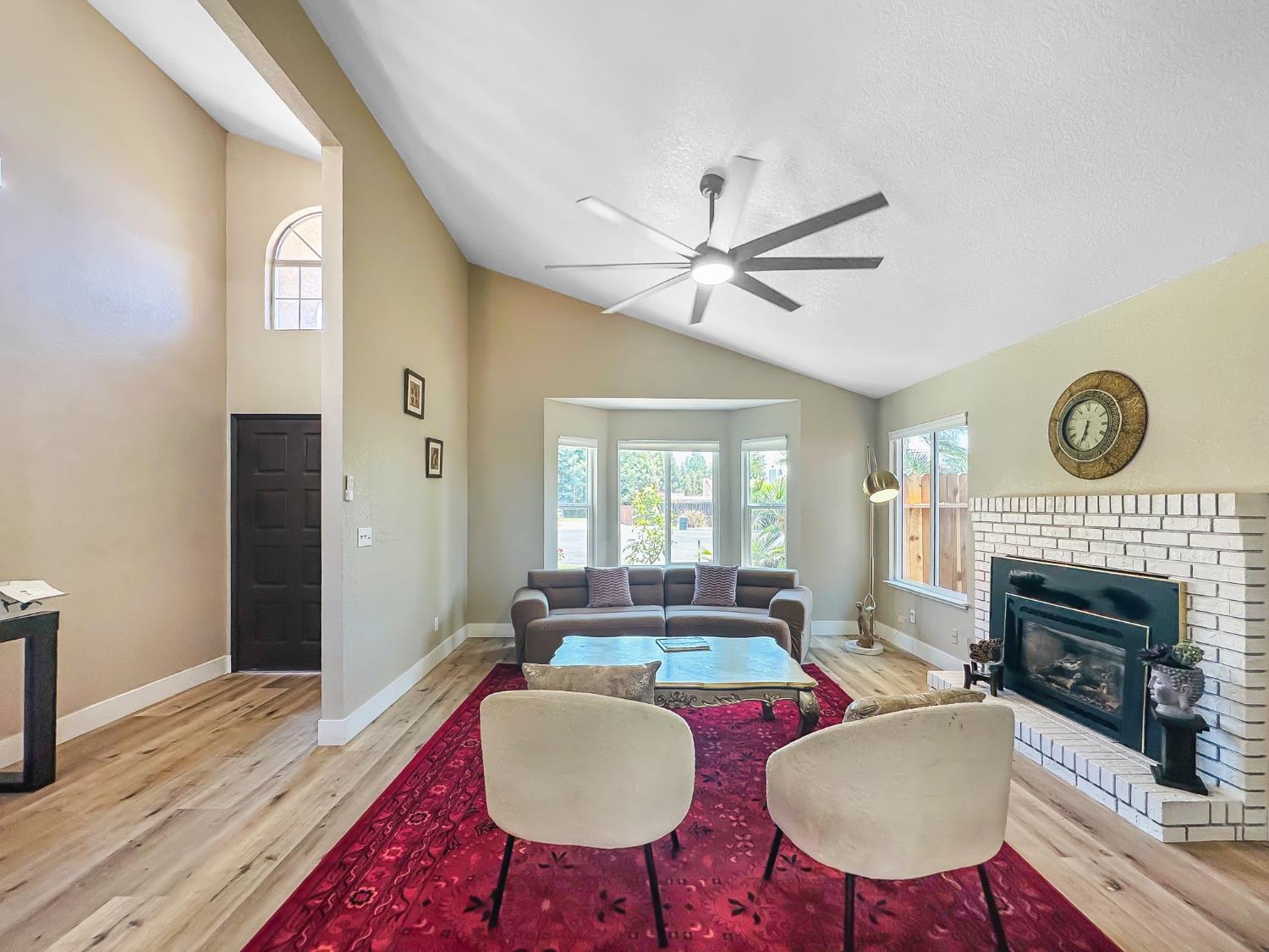 126 kelly, Clovis, CA 93611