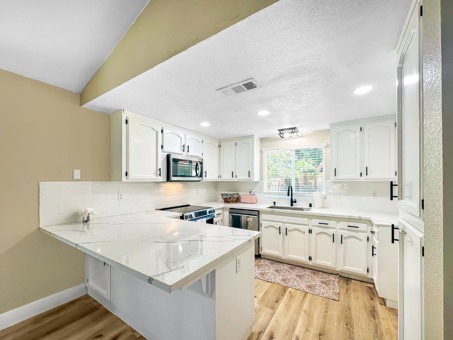 126 kelly, Clovis, CA 93611