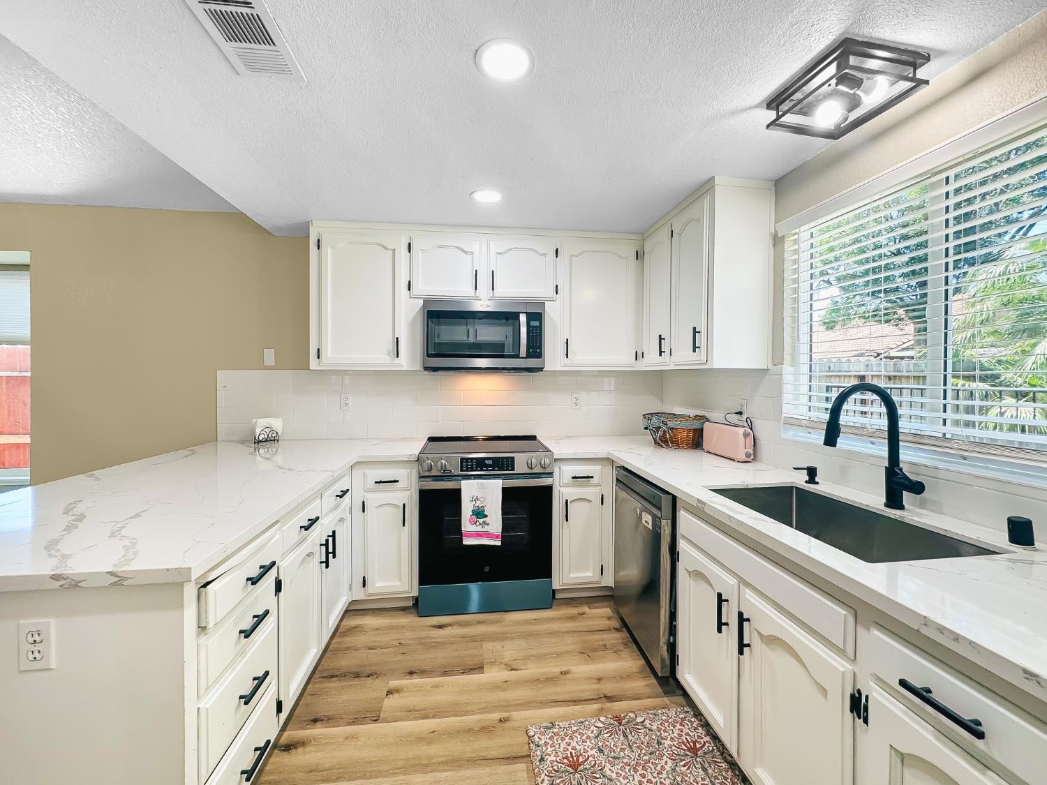126 kelly, Clovis, CA 93611
