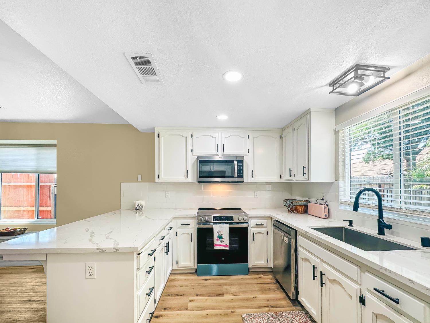 126 kelly, Clovis, CA 93611