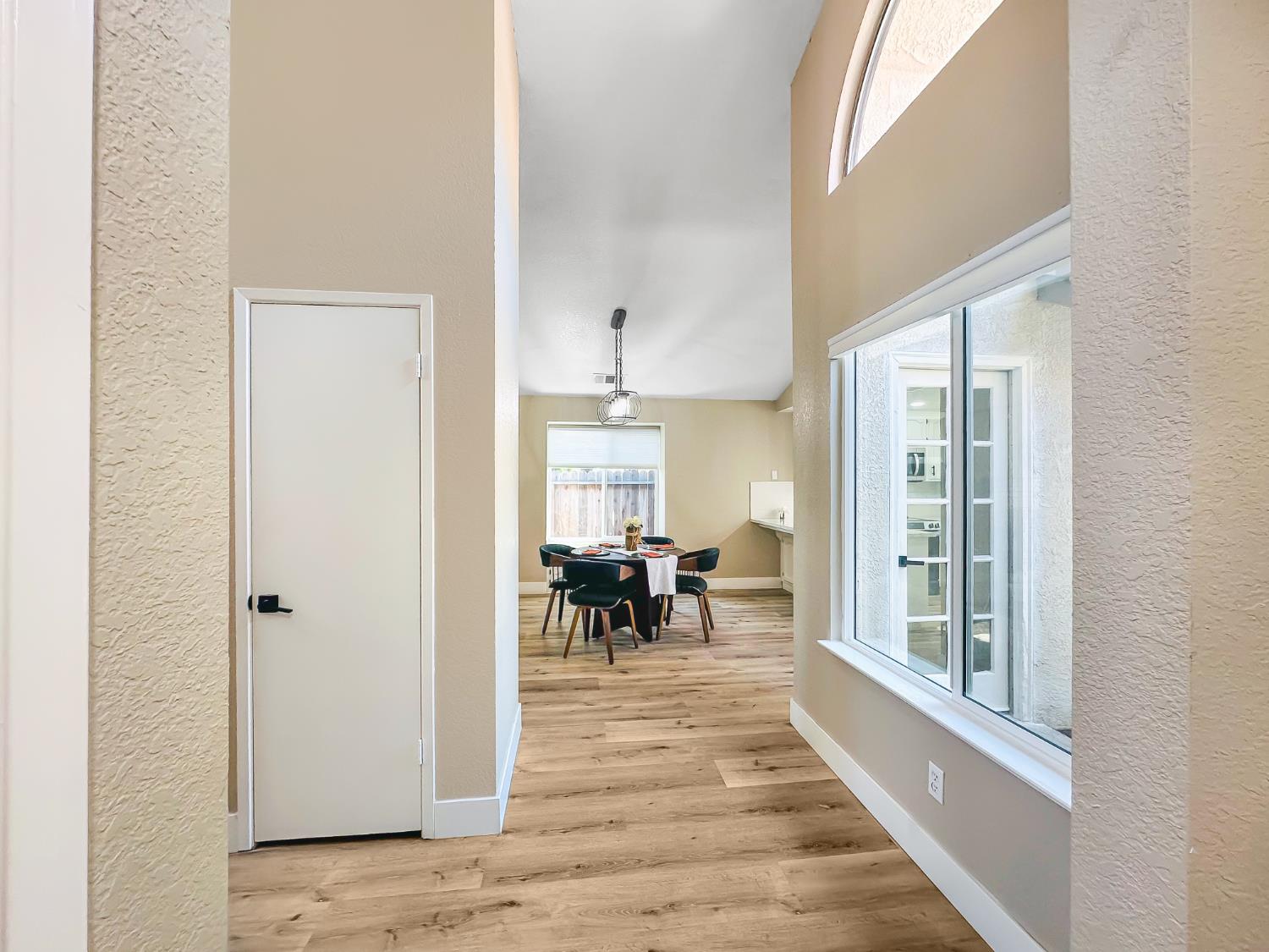 126 kelly, Clovis, CA 93611
