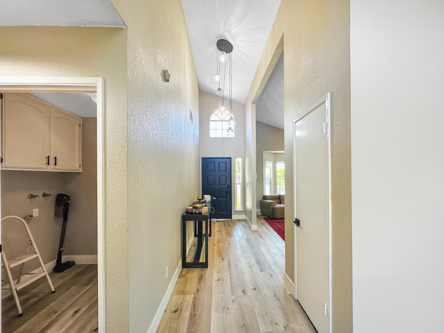 126 kelly, Clovis, CA 93611