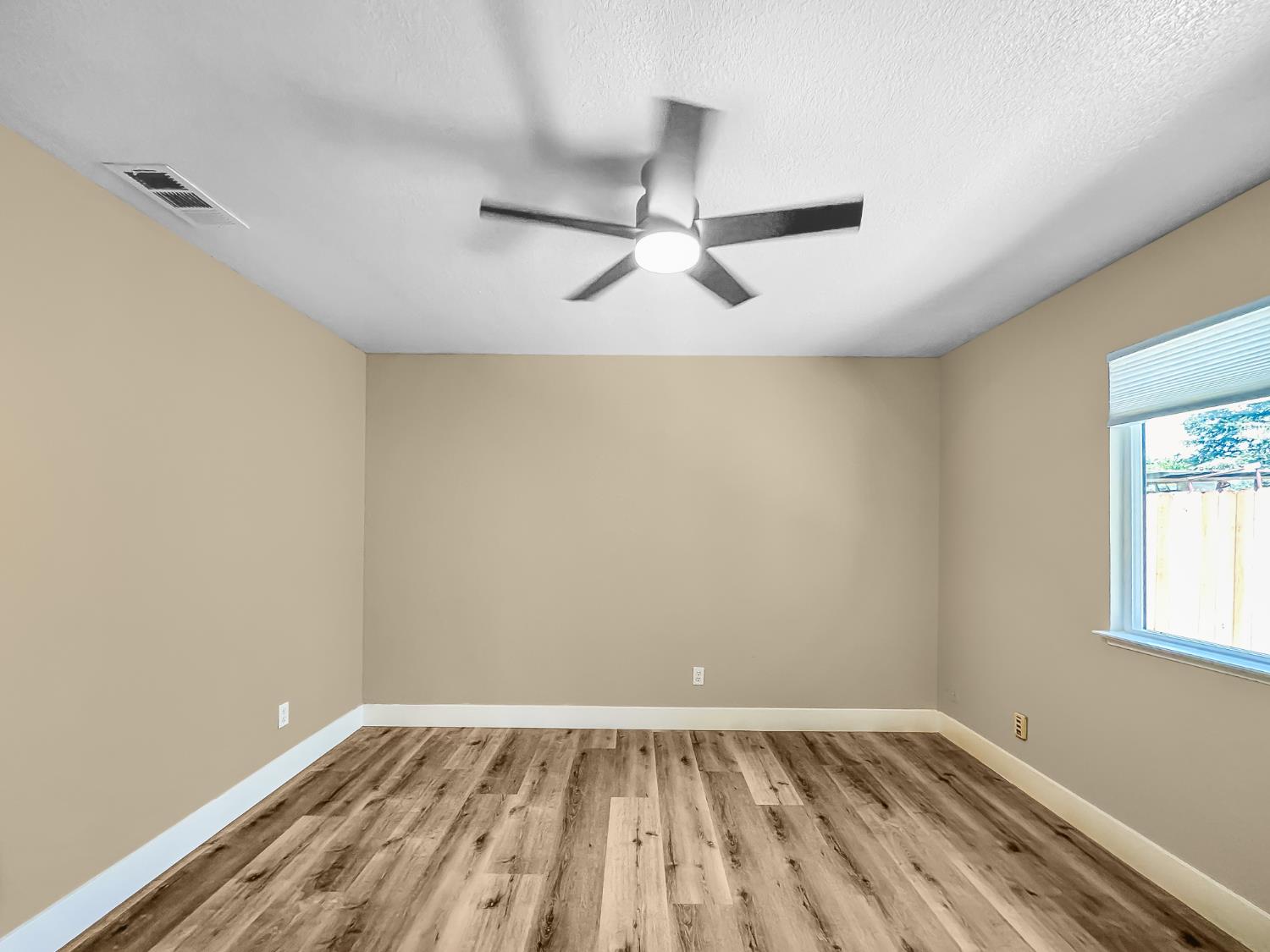 126 kelly, Clovis, CA 93611