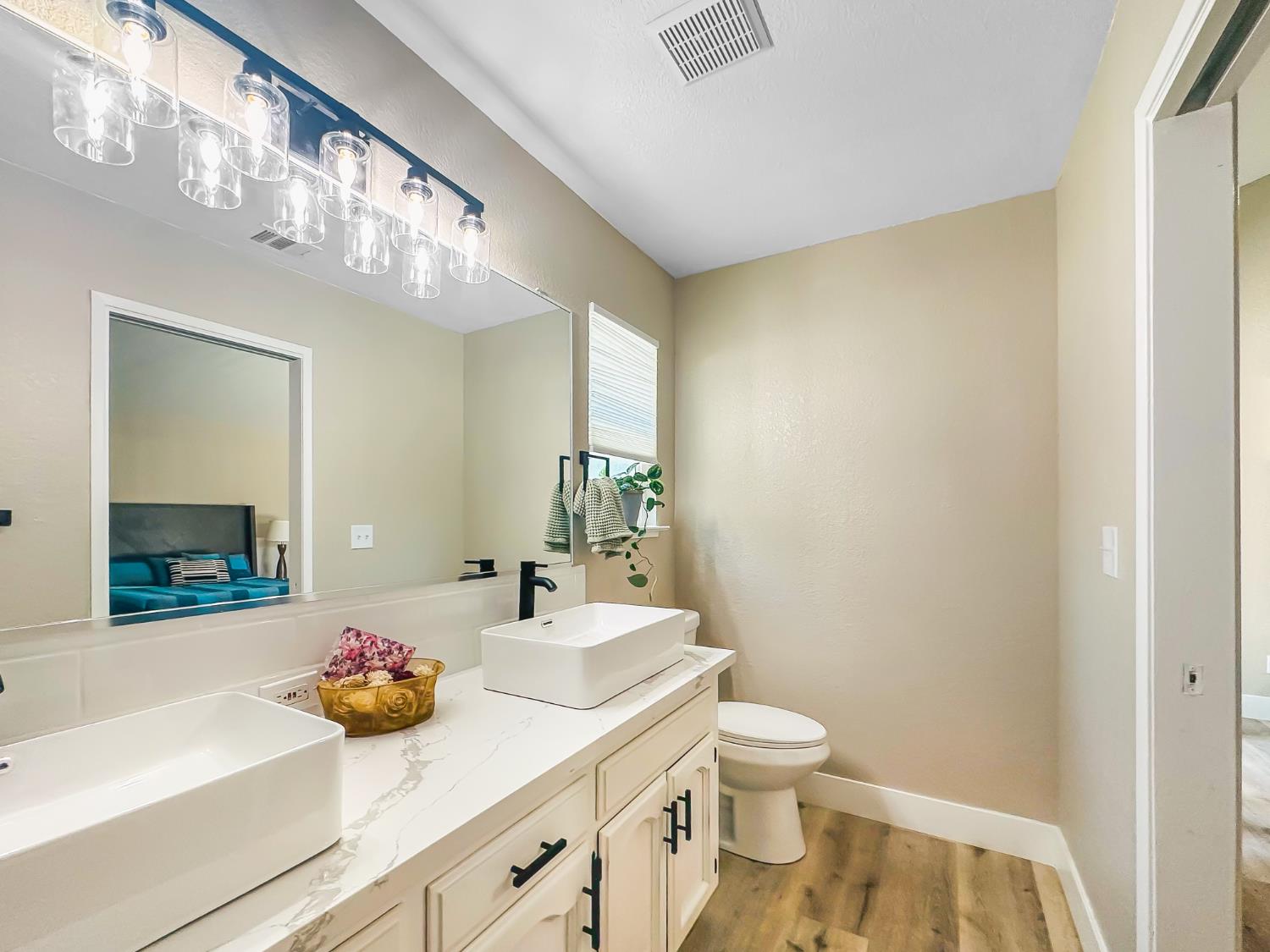126 kelly, Clovis, CA 93611