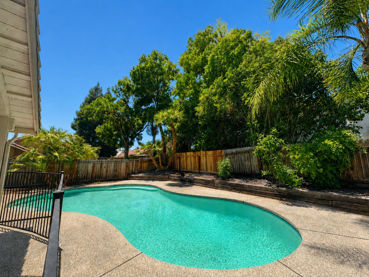 126 kelly, Clovis, CA 93611