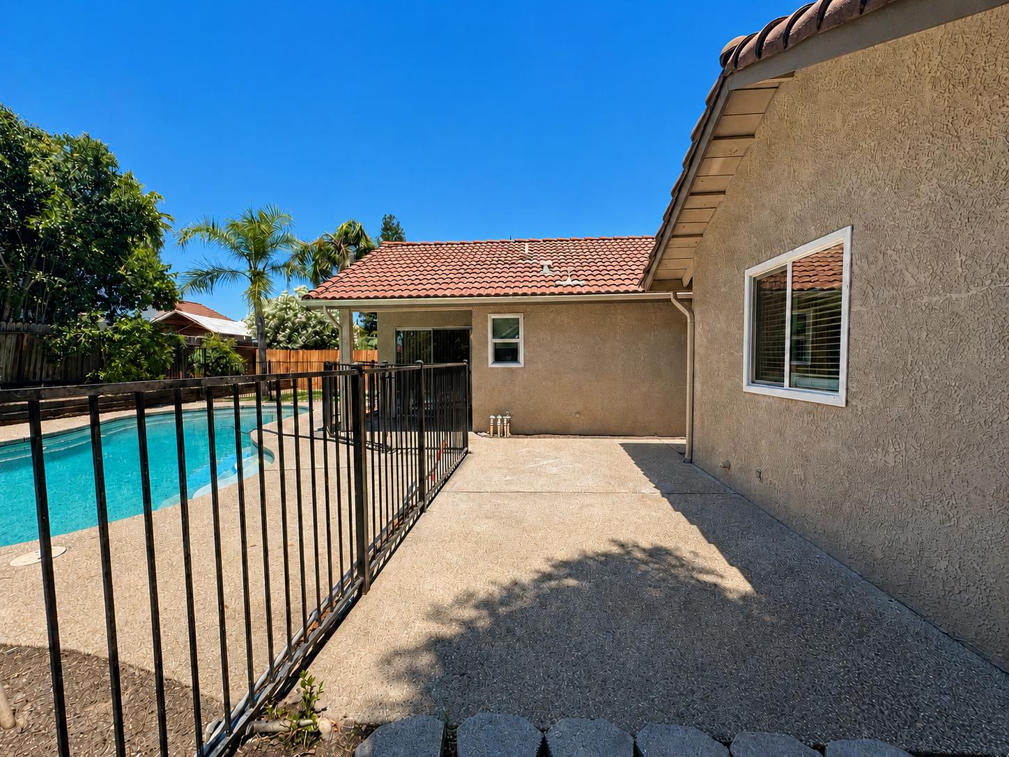 126 kelly, Clovis, CA 93611