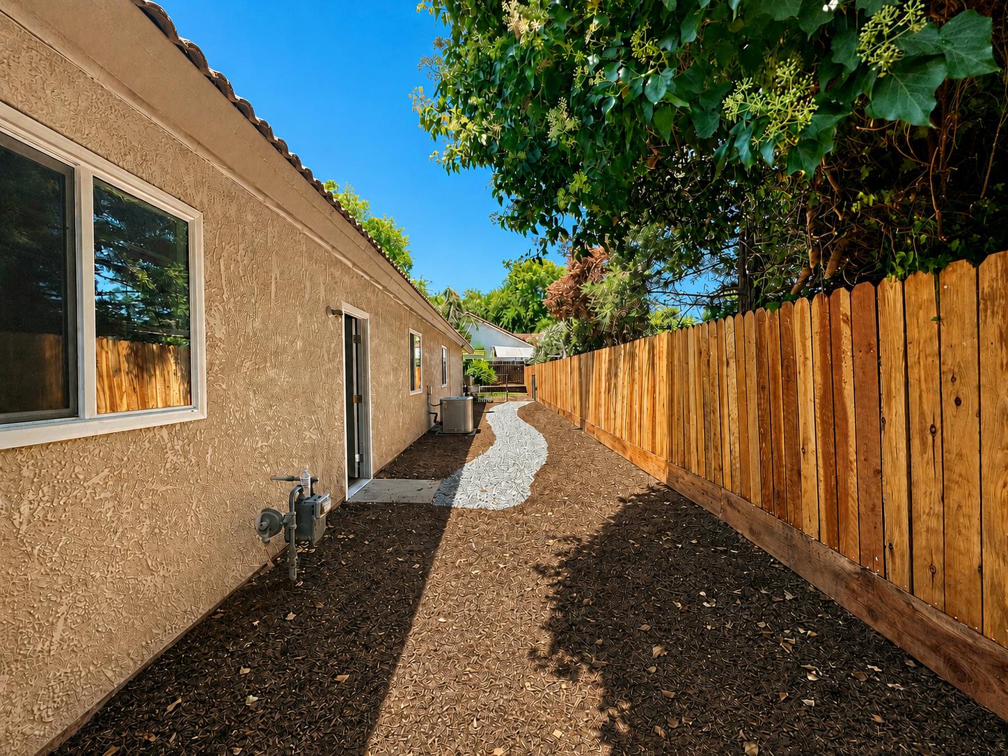 126 kelly, Clovis, CA 93611