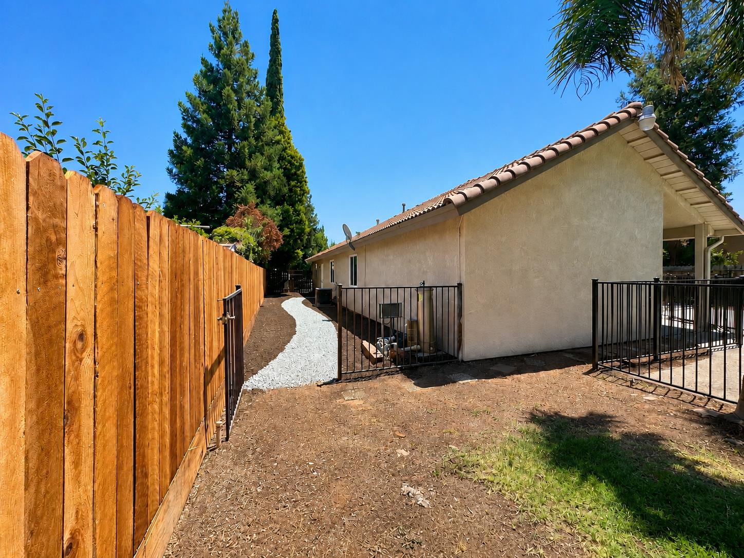 126 kelly, Clovis, CA 93611