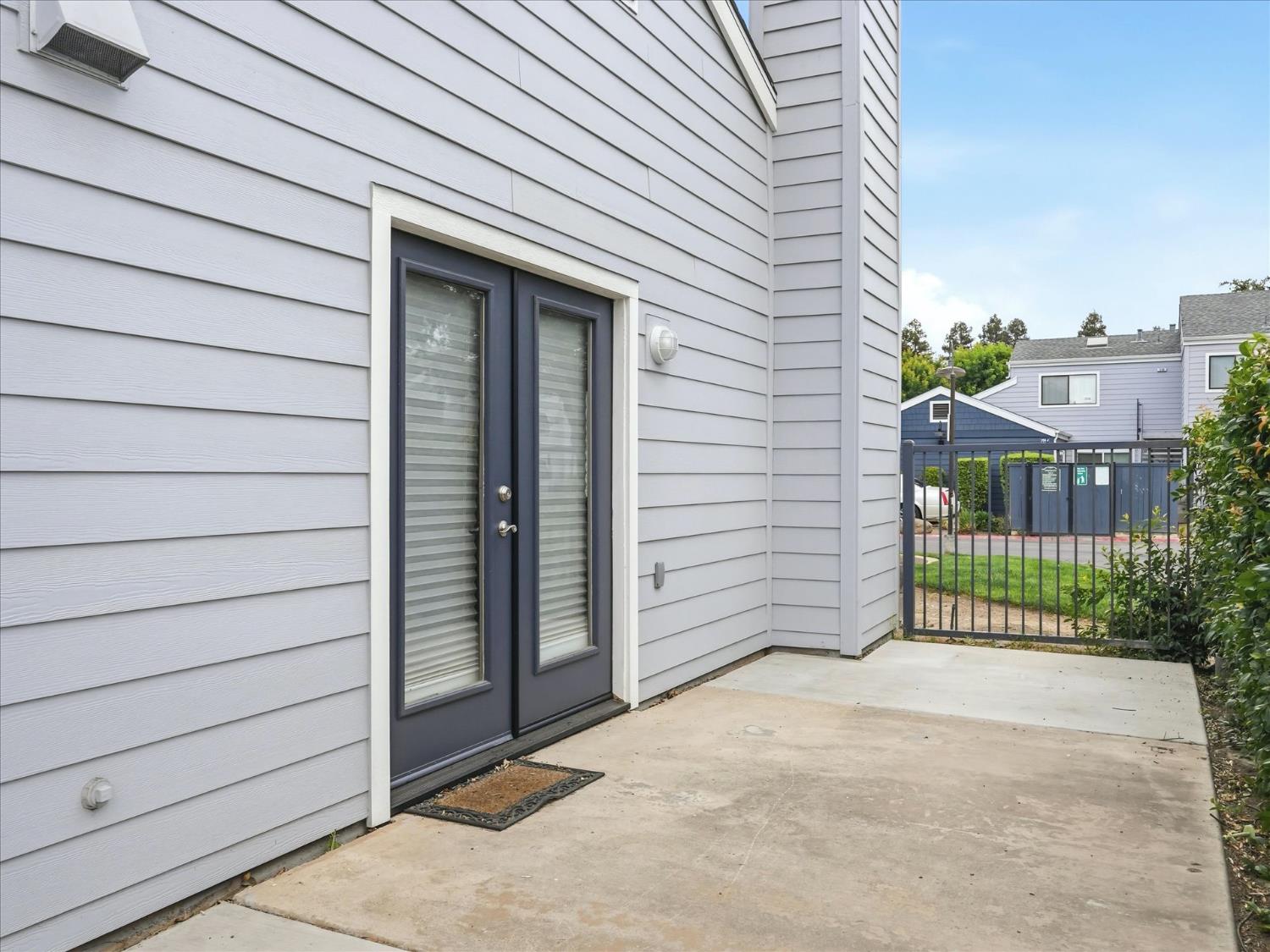 7675 N 1St St #140, Fresno, CA 93720