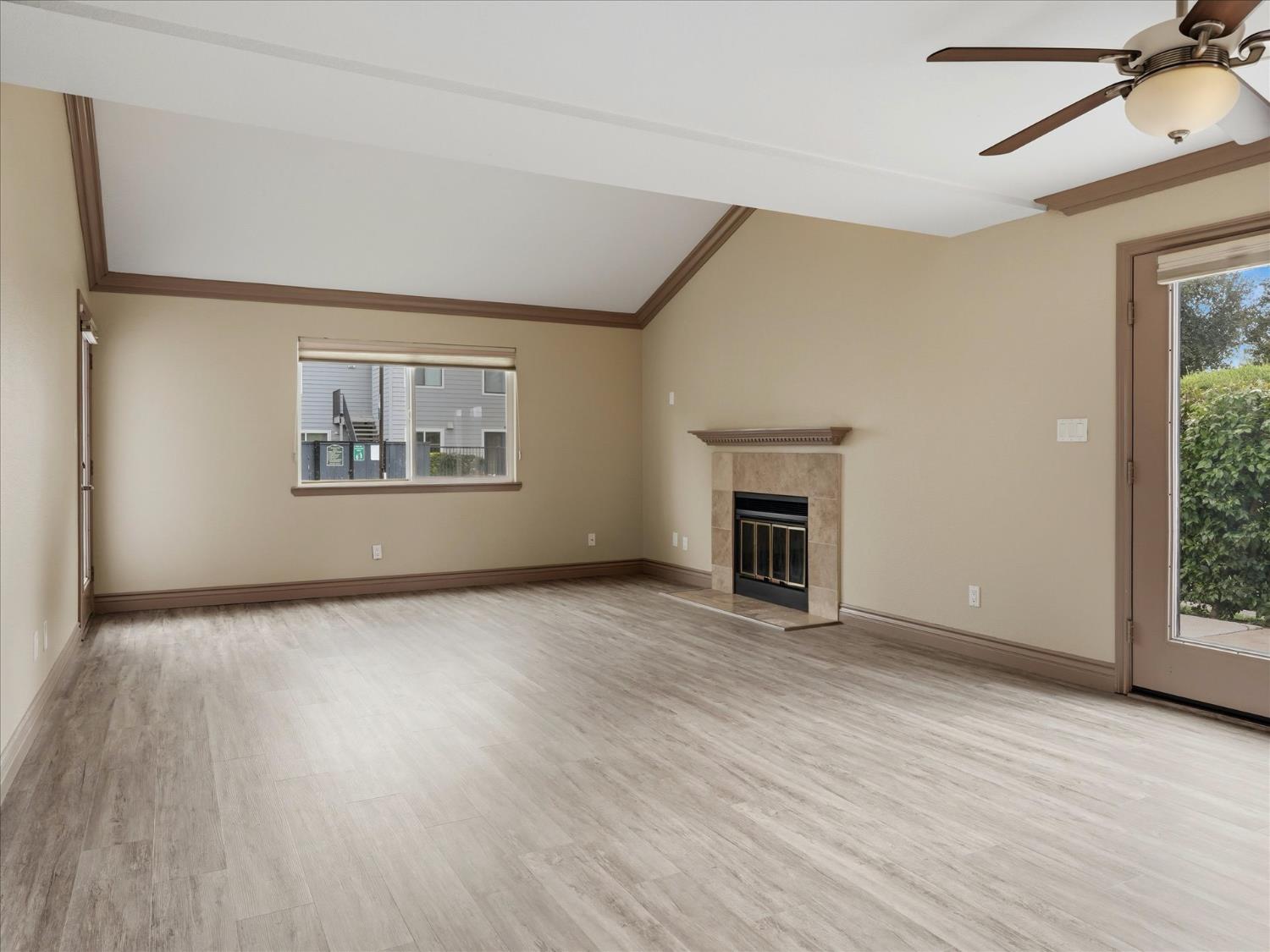 7675 N 1St St #140, Fresno, CA 93720