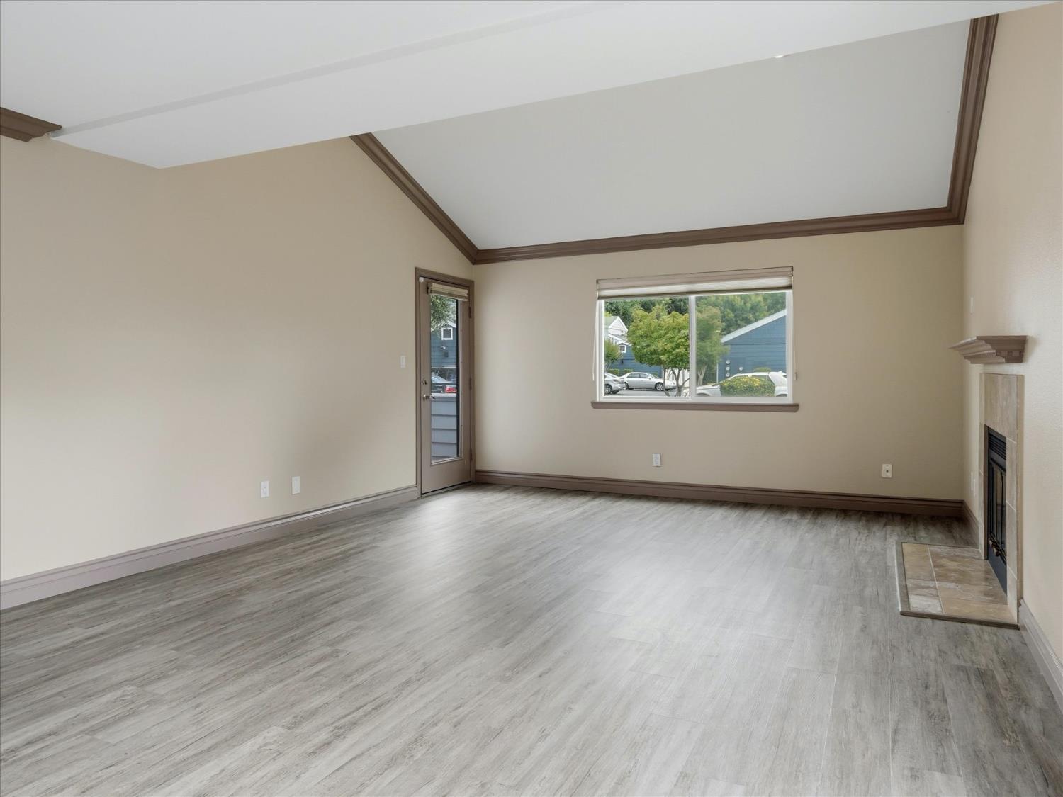 7675 N 1St St #140, Fresno, CA 93720