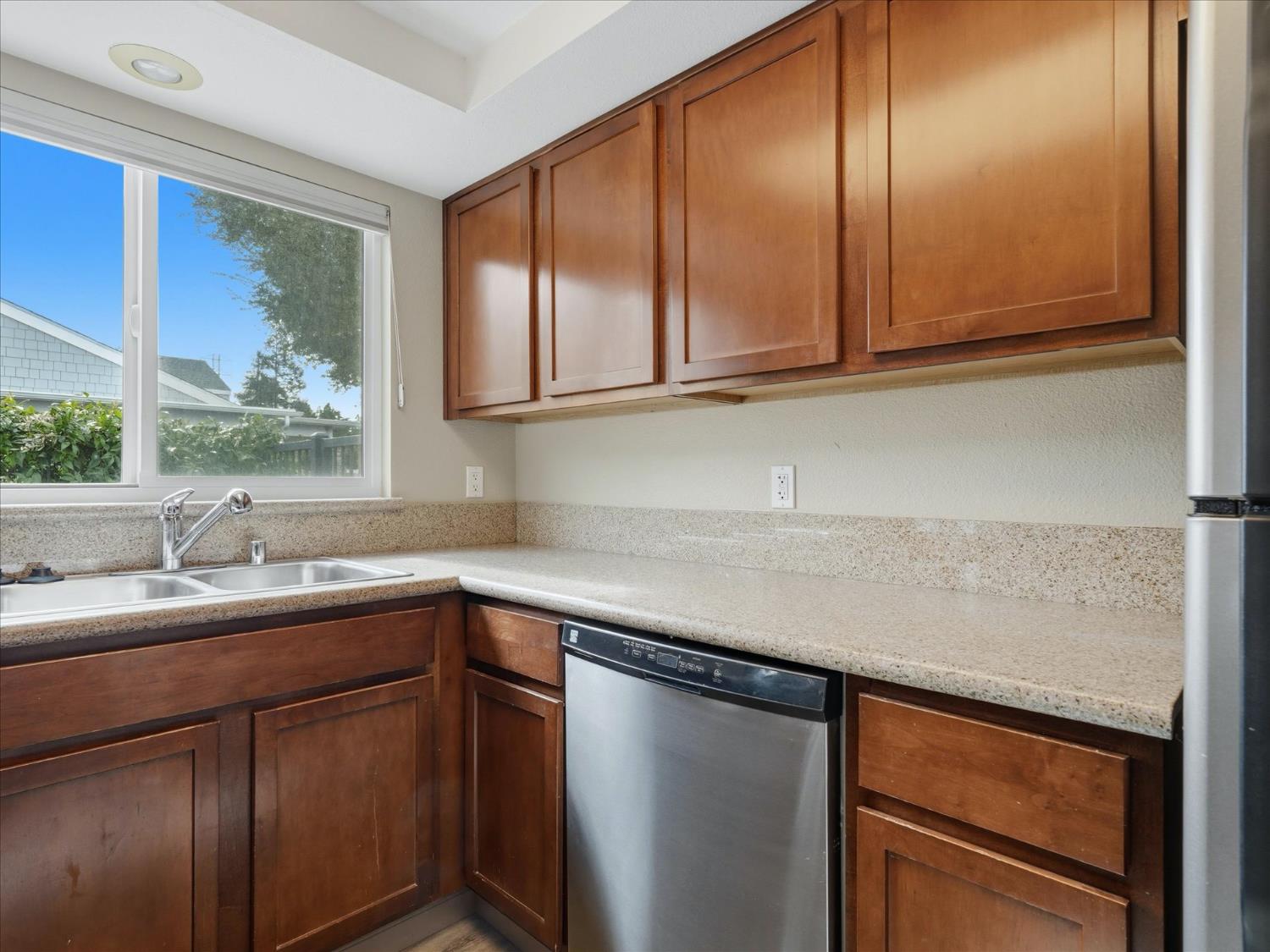 7675 N 1St St #140, Fresno, CA 93720